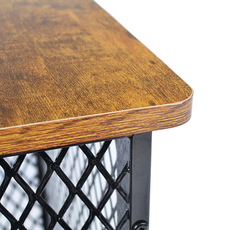 Møbler stil stor trehundbur med hjul og pute Møbler stil stor trehundbur med hjul og pute